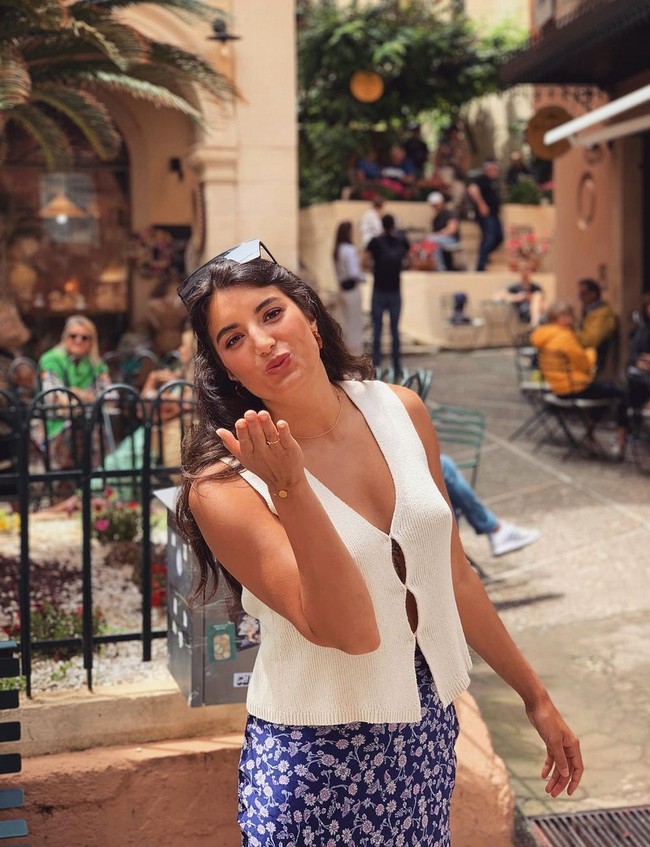 Aislinn yang saat ini tinggal di Spanyol cukup populer di Instagram. Akunnya bernama @acekonig memilih sekitar 26.000 followers. Foto: Instagram/@acekonig