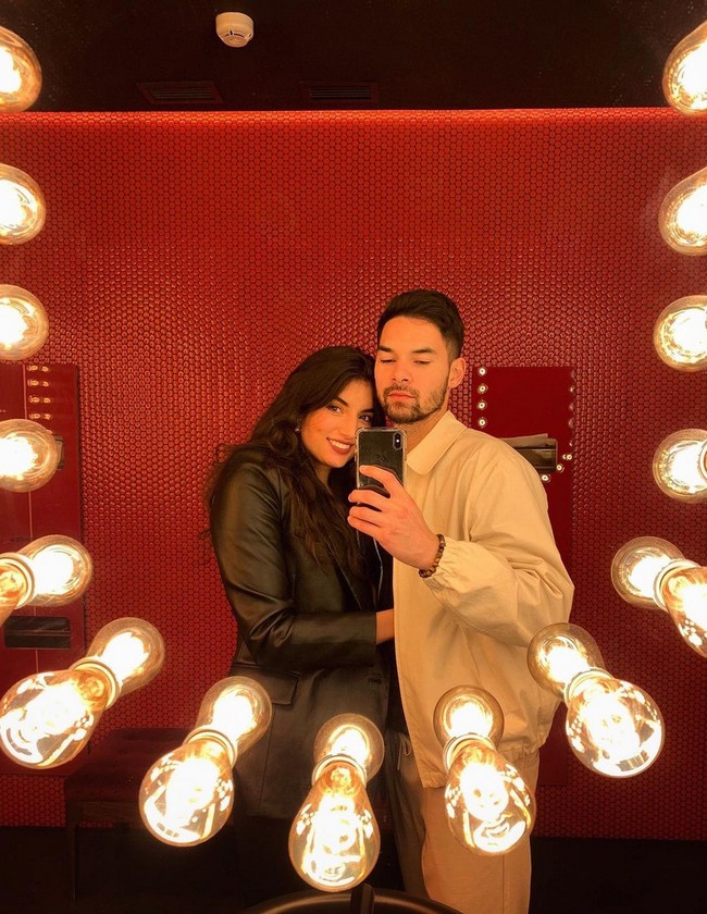 Sandy Walsh kini memperkuat Tim Nasional Indonesia lewat jalur naturalisasi. Hal ini membuat dia dan Aislinn harus menjalani hubungan asmara jarak jauh atau long distance relationship. Foto: Instagram/@acekonig