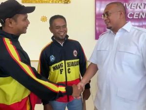 Andre Rosiade Beri Rp 25 Juta Bantu Minang Sejagat FC di Piala Soeratin