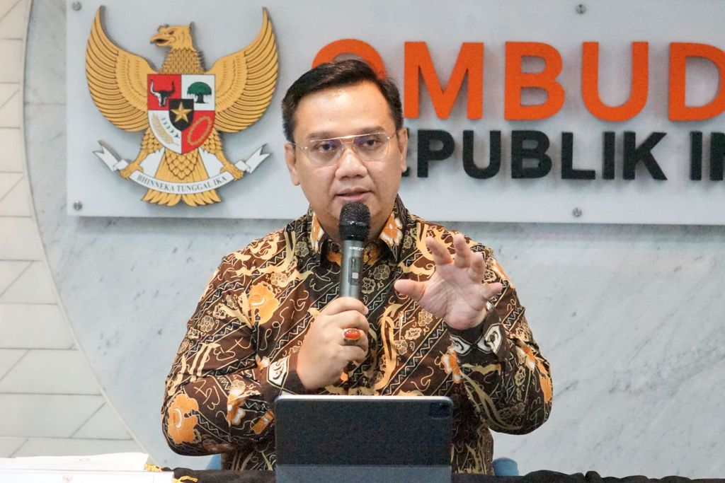 Anggota Ombudsman RI, Yeka Hendra Fatika saat jumpa pers tentang pemeriksaan kebijakan wajib tanam bawang putih di kantornya, Selasa (16/1/2024). (Dok. Ombudsman)
