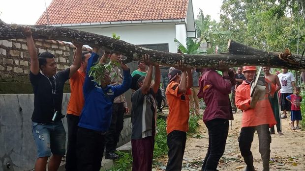 angin kencang di pamekasan