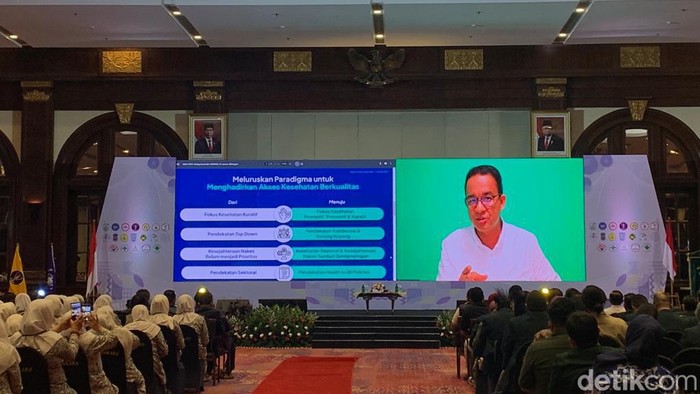 Anies Baswedan secara virtual dalam acara Dialog Nasional Komunitas Profesi dam Asosiasi Kesehatan KOMPAK di Hotel Bidakara, Jakarta Selatan, Selasa (16/1/2024).
