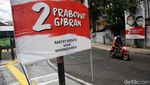 Duh, Baliho Capres-Cawapres Serobot Jalur Pejalan Kaki