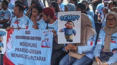Bawa Poster Gemoy, Perperan Deklarasi ke Prabowo-Gibran