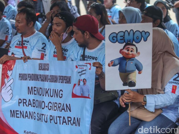 Bawa Poster Gemoy, Perperan Deklarasi ke Prabowo-Gibran
