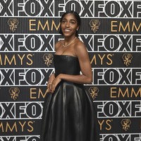 Aktris dan komedian Ayo Edebiri juga tercatat dalam petisi tersebut. Foto: Richard Shotwell/Invision/AP