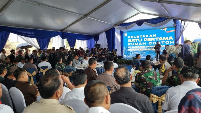 BP Batam mulai melakukan peletakan batu pertama atau groundbreaking pembangunan rumah contoh bagi warga terdampak Rempang Eco-City.
