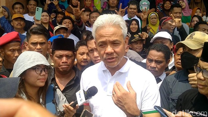 Calon presiden Ganjar Pranowo di Kabupaten Pekalongan, Jawa Tengah, Selasa (16/1/2024).
