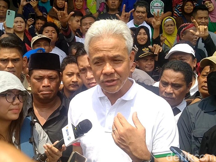 Calon presiden Ganjar Pranowo di Kabupaten Pekalongan, Jawa Tengah, Selasa (16/1/2024).