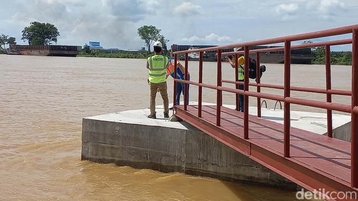 Penampakan lokasi dermaga dolphin milik Pelindo Jambi yang ditabrak tongkang batu bara.