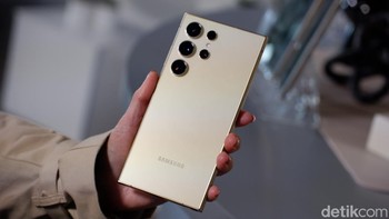 Diikuti dengan model termahal Samsung Galaxy S24 Ultra di posisi lima dengan pangsa pasar 1,9%. Foto: Adi Fida Rahman/detikINET