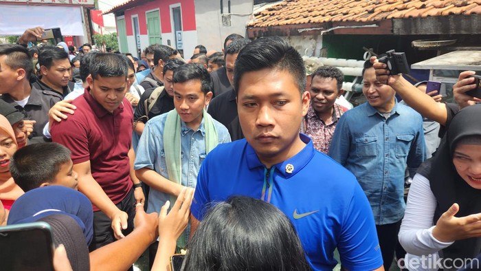 Gibran Rakabuming blusukan di Warakas, Jakarta Utara.