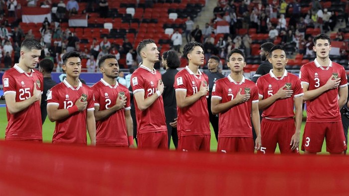 Indonesias players stand for their national anthem before the start of the Qatar 2023 AFC Asian Cup Group D football match between Indonesia and Iraq at the Ahmad bin Ali Stadium in Al-Rayyan, west of Doha on January 15, 2024. (Photo by KARIM JAAFAR / AFP)