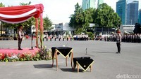 Upacara serah-terima jabatan (sertijab) berlangsung di Lapangan Presisi Polda Metro Jaya, Selasa (16/1/2024).