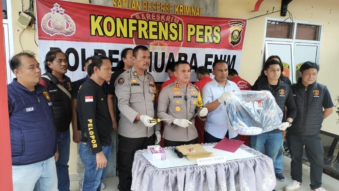 Kapolres Muara Enim Jhoni Eka Putra merilis kasus pencurian rumah kasus.