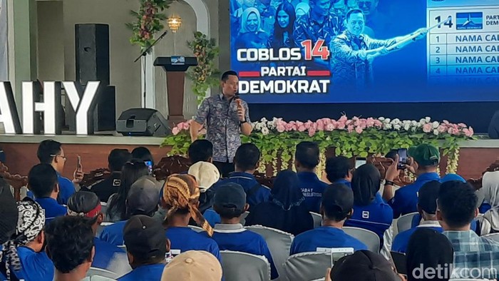 Ketua Umum Partai Demokrat Agus Harimurti Yudhoyono (AHY) melakukan kampanye di Kabupaten Kudus, Selasa (16/1/2024).