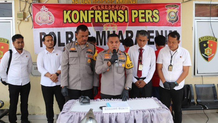 Konferensi pers ungkap kasus penimbunan BBM di Polres Muara Enim