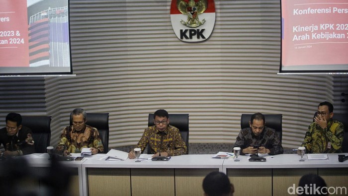 KPK menerima 5.079 laporan dugaan tindak pidana korupsi sepanjang tahun 2023. Hal ini disampaikan dalam jumpa pers kinerja KPK 2023 dan Arah Kebijakan 2024.