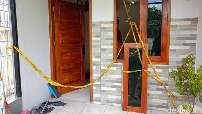 Lokasi penemuan mayat pria bersarung dan terlilit lakban di Gunungputri, Kabupaten Bogor.
