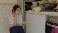 Dirinya juga sering masak sendiri di rumah. Sampai terjun langsung ke dapur untuk menyiapkan semuanya. Foto: Instagram @denadaindonesia