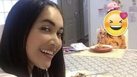 Terakhir ini keakraban Denada dan sang putri yang tak pernah absen makan bareng usai dirinya masak. Foto: Instagram @denadaindonesia