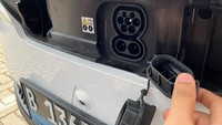 Mobil listrik ini memiliki fitur pengisian Max DC charging power 150 kW dengan fast charging selama 28 menit untuk mengisi daya dari 30-80 persen. Foto: Luthfi Anshori/detikOto