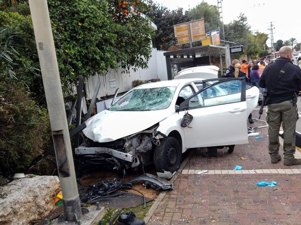 Mobil Tabrak Orang-orang di Raanana Israel, Belasan Orang Luka