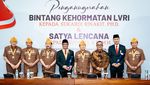 Momen Penyerahan Bintang Kehormatan LVRI untuk Veteran
