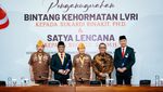 Momen Penyerahan Bintang Kehormatan LVRI untuk Veteran