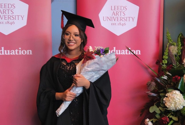 Naja Dewi Maulana berencana langsung mengambil gelar masternya di London, Inggris. Kabarnya Naja mengambil gelar masternya di kampus yang sama. Foto: Instagram