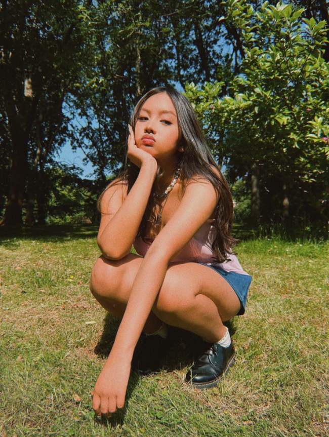 Naja sering mengunggah gaya sehari-harinya di media sosial. Ia lebih sering tampil kasual dan simple. Foto: Instagram