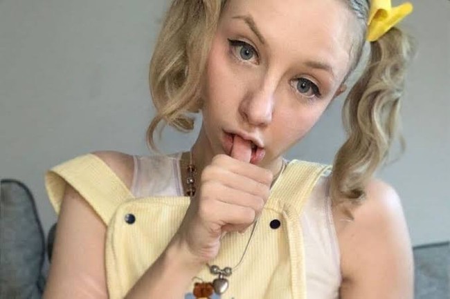 Di tengah kehidupannya yang lebih banyak bermain dan tidur, Paigey harus mencari uang demi bisa membayar kebutuhannya sebagi bayi. Untuk membeli popok sekali pakai, Paigey menghabiskan biaya sekitar Rp 4,5 juta. Dia membuat konten bayi dan mendapatkan uang dari sana.  Foto: Dok. Instagram/@mindlessdiaper