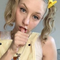 Di tengah kehidupannya yang lebih banyak bermain dan tidur, Paigey harus mencari uang demi bisa membayar kebutuhannya sebagi bayi. Untuk membeli popok sekali pakai, Paigey menghabiskan biaya sekitar Rp 4,5 juta. Dia membuat konten bayi dan mendapatkan uang dari sana.  Foto: Dok. Instagram/@mindlessdiaper