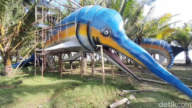 Patung ikan marlin seharga Rp 1,8 miliar di Pangandaran