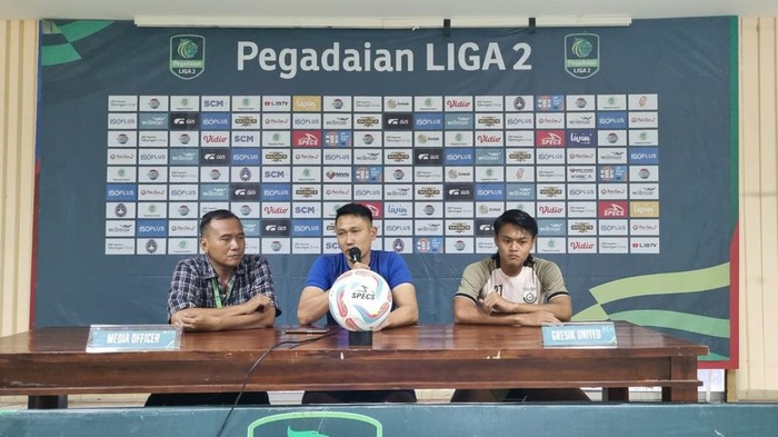 Pelatih Gresik United Agus Indra Kurniawan