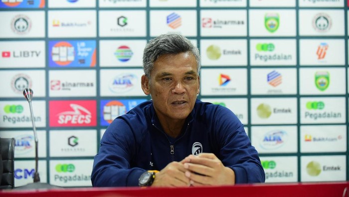 Pelatih Kepala Sriwijaya FC Hendri Susilo
