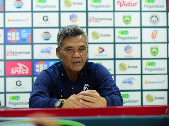 Pelatih Kepala Sriwijaya FC Hendri Susilo