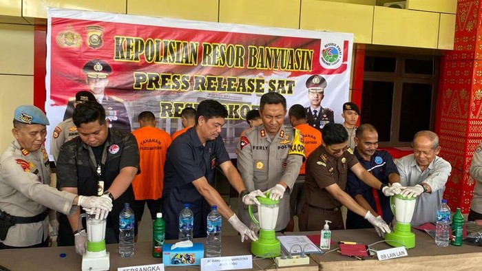 Pemusnahan 1 kilogram sabu asal Aceh yang gagal beredar di 3 Kabupaten di Sumsel.