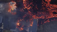 Hjordis Gudmundsdottir, juru bicara Badan Perlindungan Sipil Islandia, memperingatkan sangat mungkin lahar mencapai kota dan merusak infrastruktur, meskipun kota tersebut dilindungi oleh dinding anti-lava. Bjorn Steinbekk via AP.