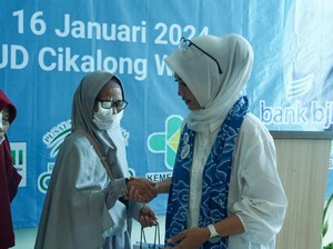Penerang Cahaya Lewat Operasi Katarak Gratis