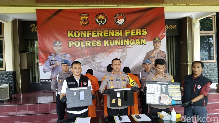 Polisi membongkar kasus peredaran sabu-sabu di Kuningan