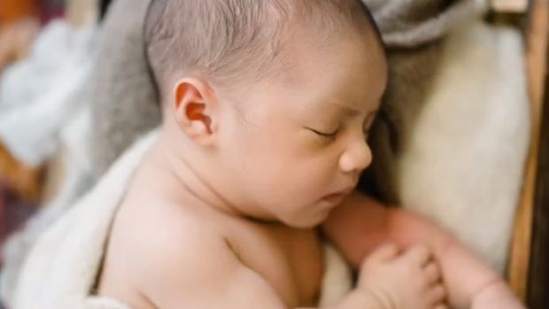 Potret Bayi Laki-Laki Artis Photoshoot Newborn