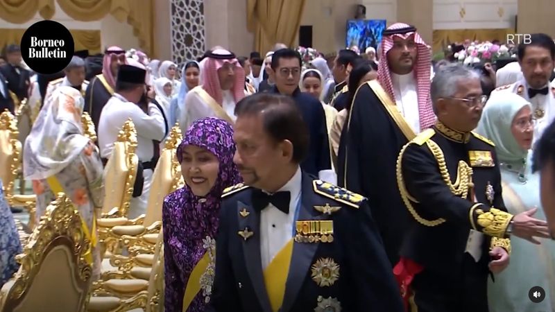 Prince Mateen Anisha Rosnah Saat Royal Banquet