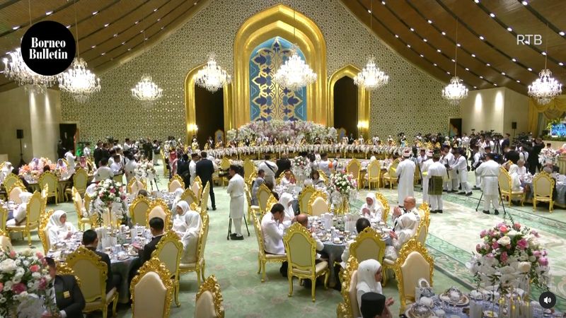 Prince Mateen Anisha Rosnah Saat Royal Banquet