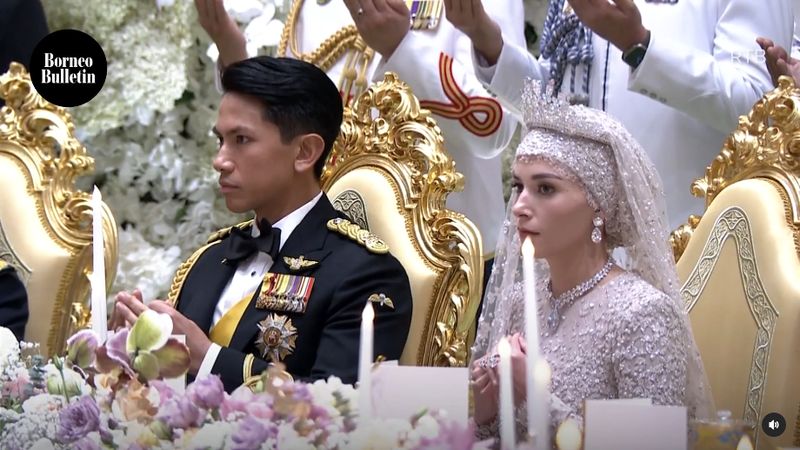 Prince Mateen Anisha Rosnah Saat Royal Banquet