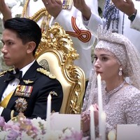 Prince Mateen dan istrinya, Anisha Rosnah masih lanjut merayakan pernikahan mereka. Beberapa waktu lalu, pasangan berbahagia itu menggelar royal banquet, sebuah pesta yang dihadiri tamu-tamu penting dunia. Foto: Dok. Borneo Bulletin/RTB