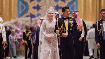 Pesta Belum Usai, Gaya Pangeran Mateen dan Anisha Bersanding di Royal Banquet