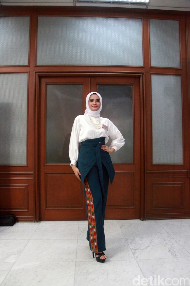 Menurut Putri, para calon finalis yang mengikuti audisi Puteri Indonesia 2024 menunjukkan peningkatan signifikan dari dari kualitas maupun prestasi. Putri merasa terkesan membaca profil peserta dengan kualitas dan kemampuan yang mereka miliki, seperti ada yang berprofesi sebagai dokter umum dan dokter gigi, karyawati, influencer, model dan mahasiswi dari berbagai universitas ternama seperti King Collage London, Robert Morris University USA, UI, ITB, UGM, UNDIP, ITN, Atmajaya dan Binus. Foto: Chelsea Olivia Daffa