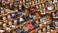Pembukaan masa sidang ini dihadiri 237 anggota dewan.  