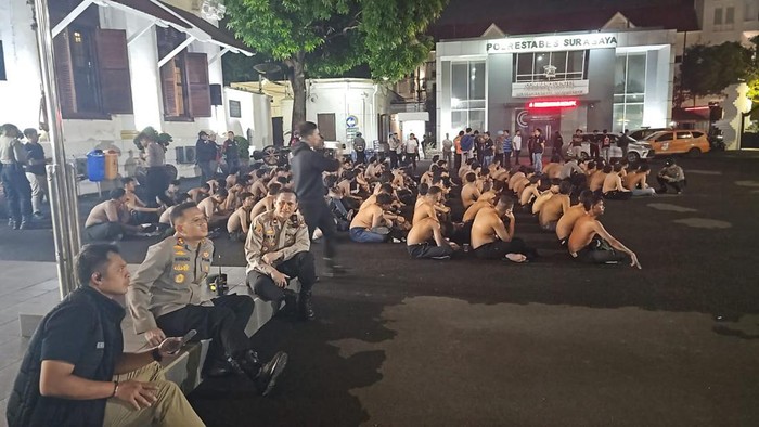 Ratusan pesilat yang konvoi di Bundaran Waru diamankan di Polrestabes Surabaya